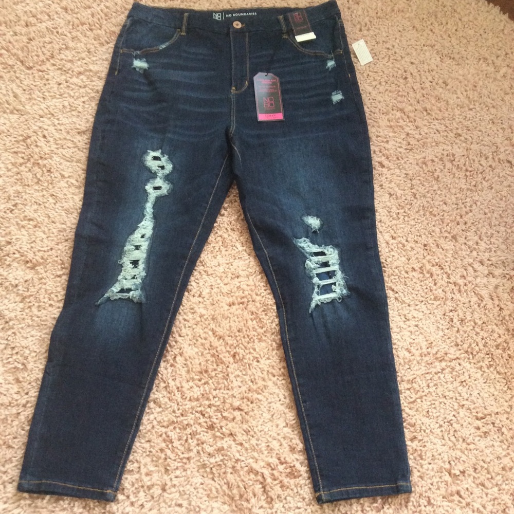 💙Trendy Slashed Curvy Jeans No skin showing💙21💙